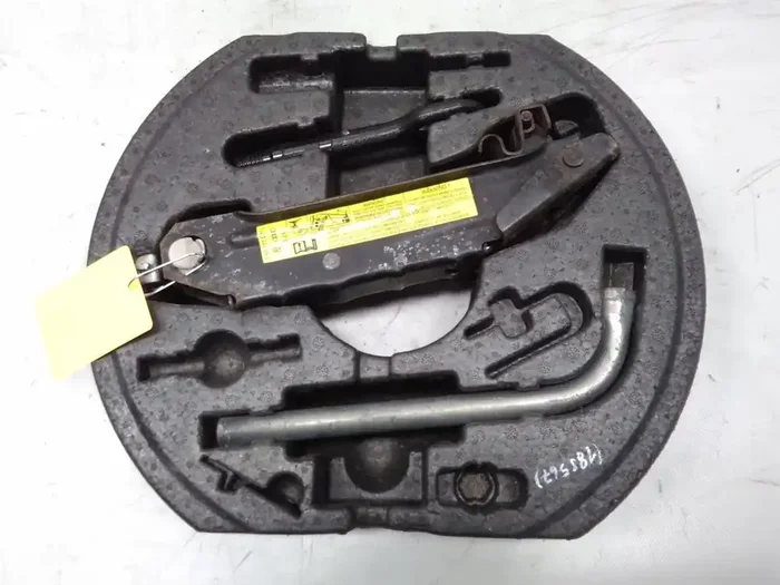 VW Golf 5 1K original Wagenheber Abschleppöse Schaumstoffbox BJ2007 1K0011031L